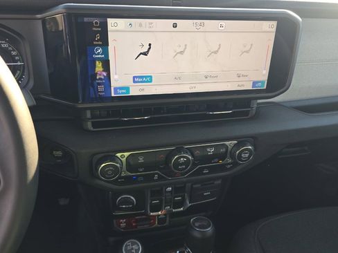 Used 2024 Jeep Wrangler Unlimited image 9