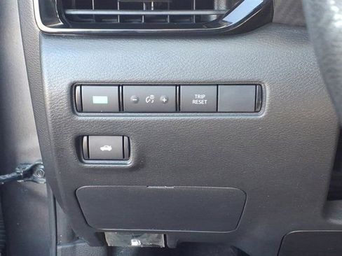 Used 2025 Nissan Sentra SV FWD image 22