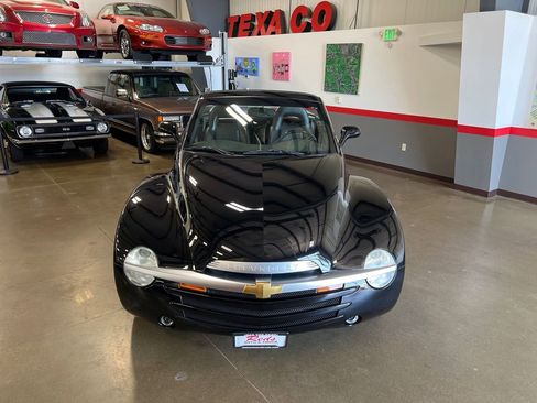 Used 2003 Chevrolet SSR w/ Preferred Equipment Group image 71
