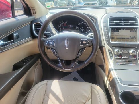 Used 2016 Lincoln MKX Reserve w/ Technology Package FWD image 17