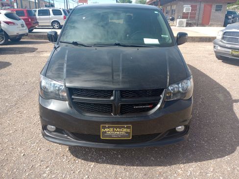 Used 2019 Dodge Grand Caravan GT image 2