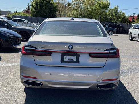 Used 2021 BMW 740i xDrive w/ Luxury Rear Seating Package AWD/4WD image 10