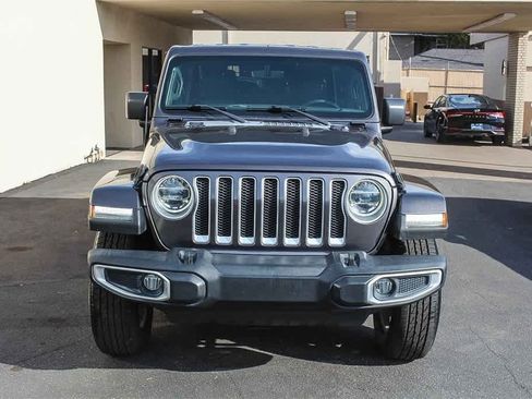 Used 2018 Jeep Wrangler Unlimited Sahara image 2