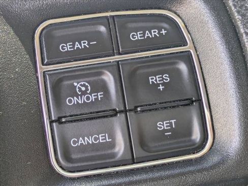 Used 2020 RAM 1500 Classic SLT RWD image 12