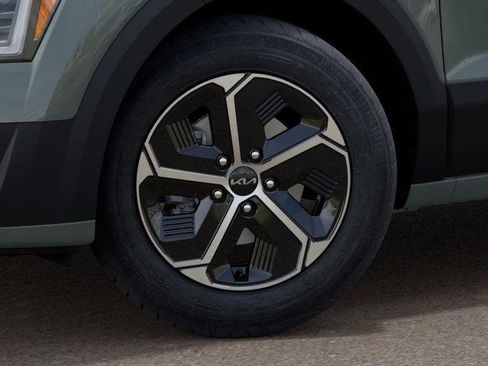 Used 2025 Kia Niro EX w/ EX Cold Weather Package image 12