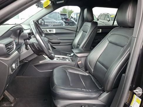 Used 2020 Ford Explorer XLT w/ Equipment Group 202A AWD/4WD image 14