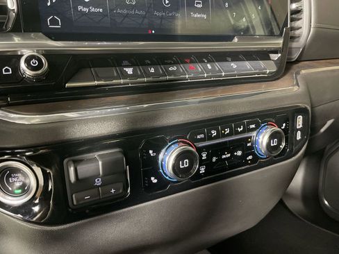 Used 2025 GMC Sierra 2500 SLT image 17