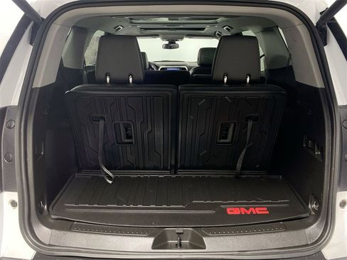 Used 2023 GMC Acadia SLT w/ LPO, Floor Liner Package image 25
