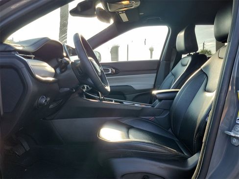 Used 2024 Jeep Compass Limited image 23