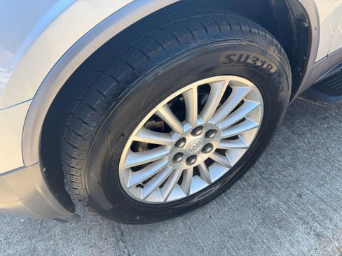 Used 2011 Buick Enclave CX image 9