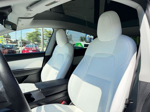 Used 2021 Tesla Model Y Long Range image 14