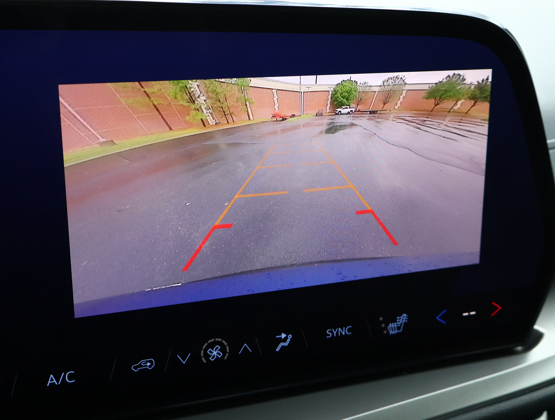 Used 2025 Chevrolet Traverse LT AWD/4WD image 5