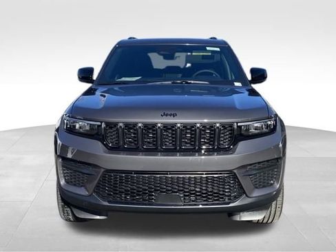 New 2025 Jeep Grand Cherokee Altitude image 2