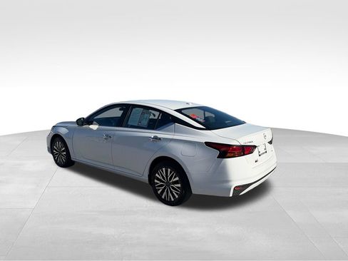 Used 2025 Nissan Altima 2.5 SV AWD/4WD image 4