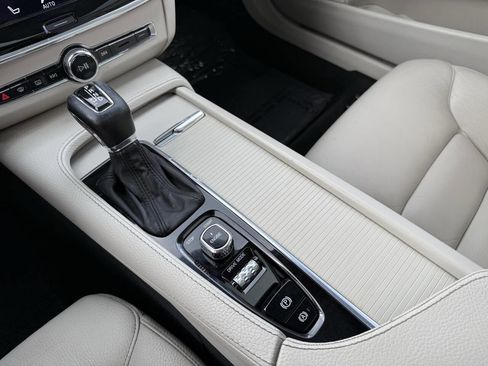 Used 2017 Volvo S90 T6 Momentum w/ Vision Package image 21