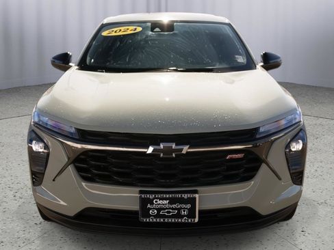 Used 2024 Chevrolet Trax RS image 16
