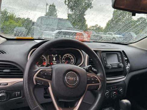 Used 2015 Jeep Cherokee Sport FWD image 6