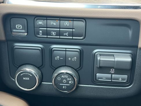 New 2025 Chevrolet Suburban High Country w/ Sun And Tow Package image 11