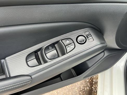 Used 2025 Nissan Altima 2.5 SV FWD image 18