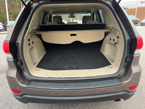 Used 2021 Jeep Grand Cherokee Laredo image 33