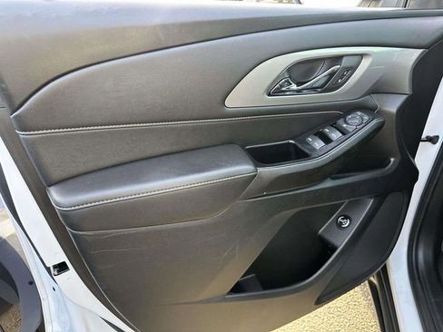 Certified 2023 Chevrolet Traverse LT w/ Rear Camera Mirror Package image 18