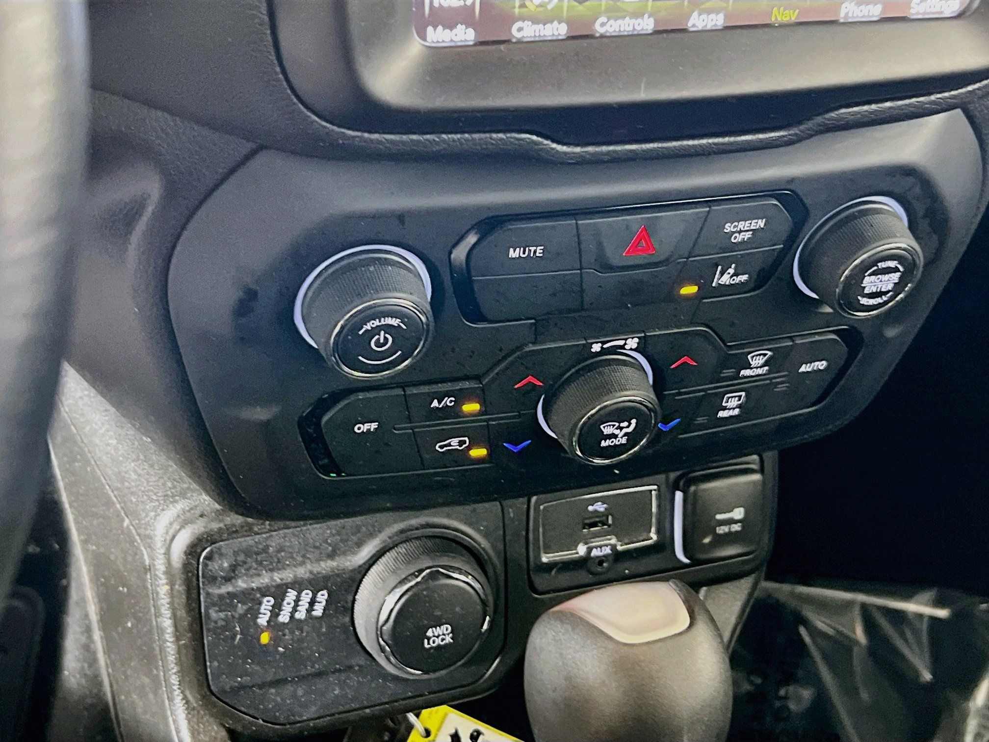 Used 2022 Jeep Renegade Latitude w/ Convenience Group AWD/4WD image 16