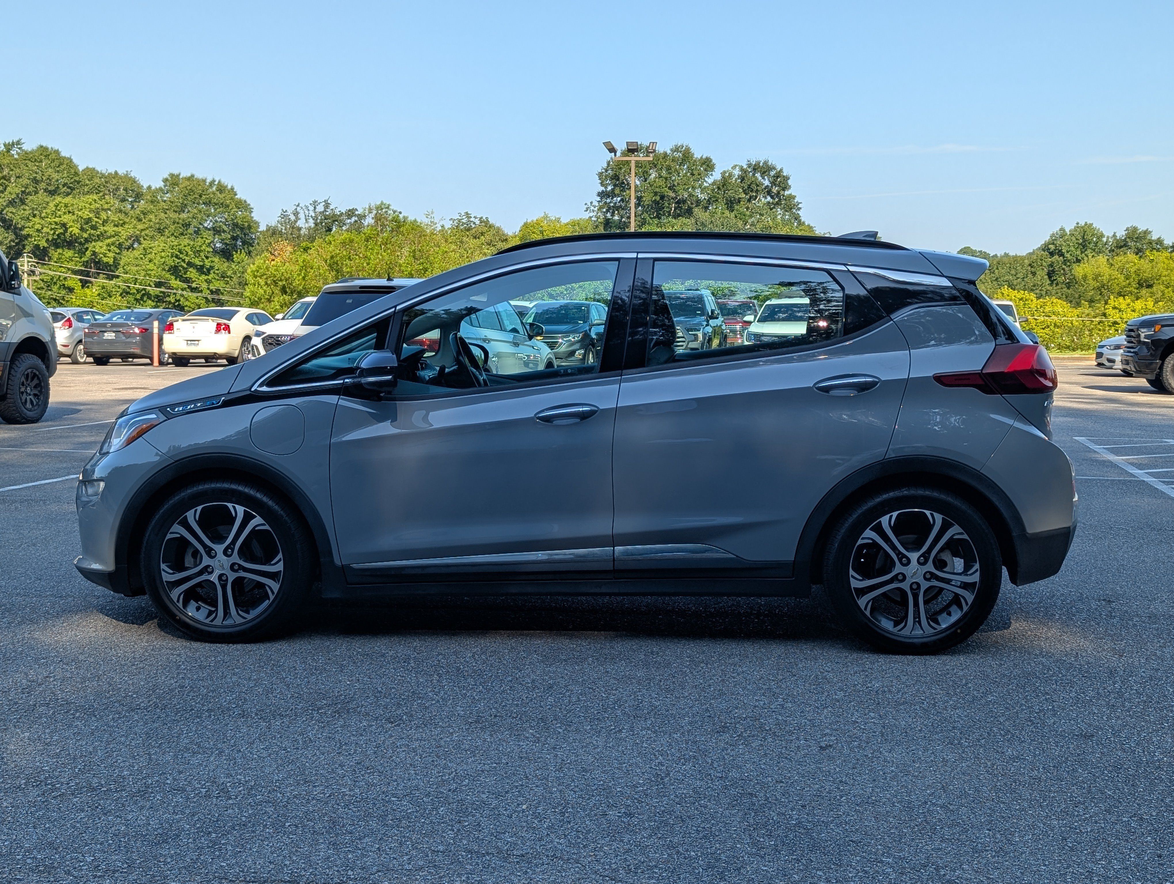 Used 2019 Chevrolet Bolt Premier w/ Infotainment Package FWD image 6