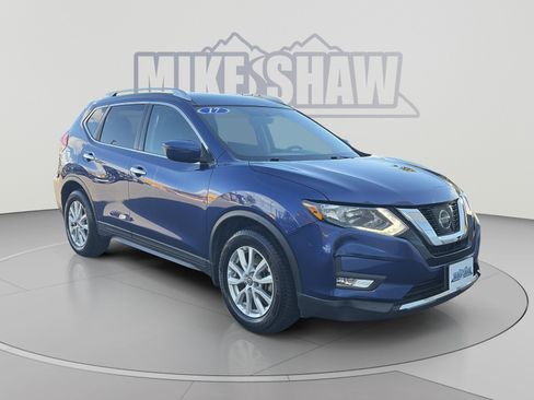 Used 2017 Nissan Rogue SV FWD image 3