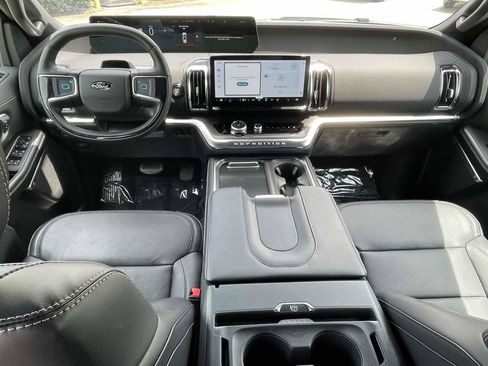 New 2025 Ford Expedition Platinum w/ Stealth Performance Package AWD/4WD image 11