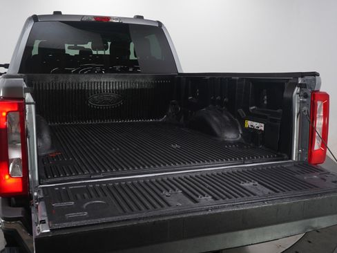 Used 2024 Ford F250 XLT image 11