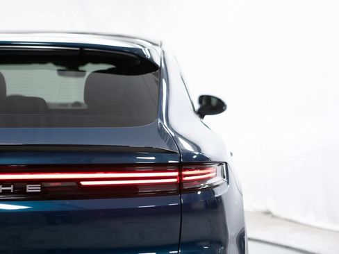 Certified 2024 Porsche Cayenne Coupe image 40