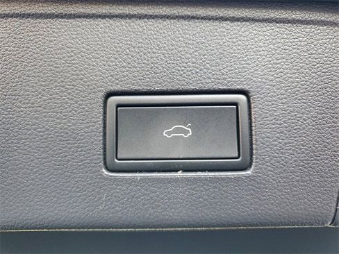 Certified 2023 Volkswagen Atlas Cross Sport SEL image 9