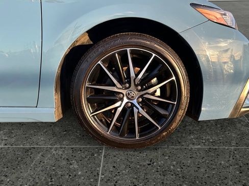 Used 2024 Toyota Camry SE w/ Cold Weather Package image 9