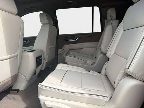 New 2026 GMC Yukon Denali w/ Denali Reserve Package AWD/4WD image 12