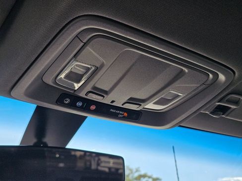 Used 2023 GMC Sierra 2500 SLE w/ SLE Convenience Package image 32