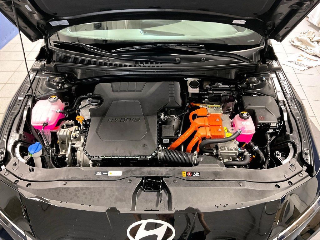 Used 2025 Hyundai Elantra SEL FWD image 29