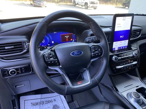 Used 2023 Ford Explorer ST w/ Equipment Group 401A AWD/4WD image 17