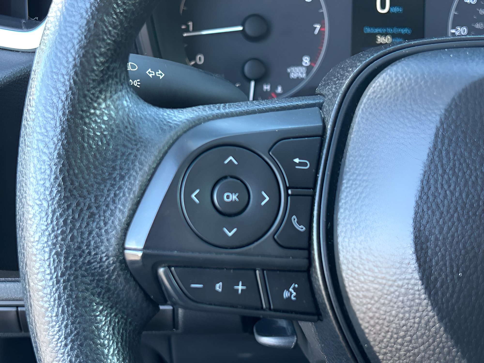 Used 2025 Toyota Corolla LE FWD image 22