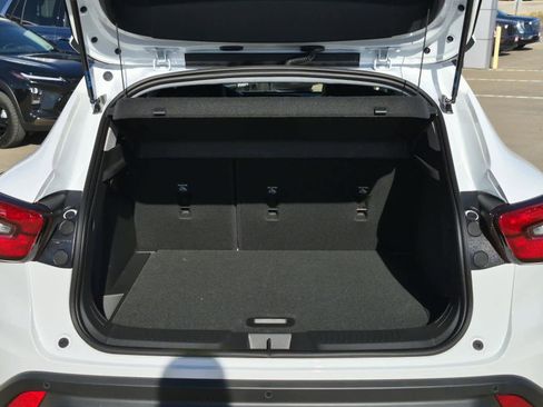 New 2026 Chevrolet Trax LT w/ Sunroof Package image 7