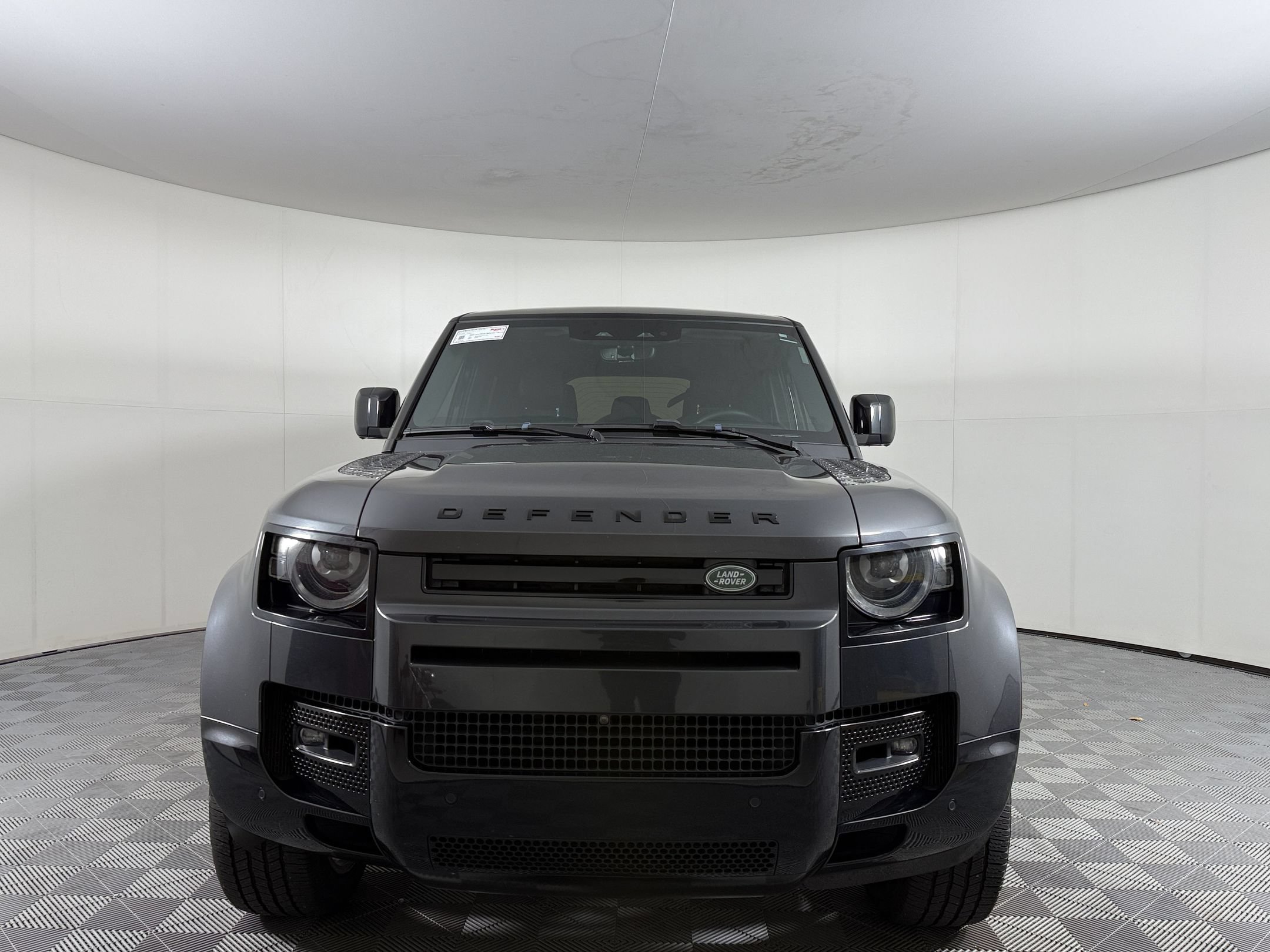 Used 2024 Land Rover Defender 110 X-Dynamic SE AWD/4WD image 6