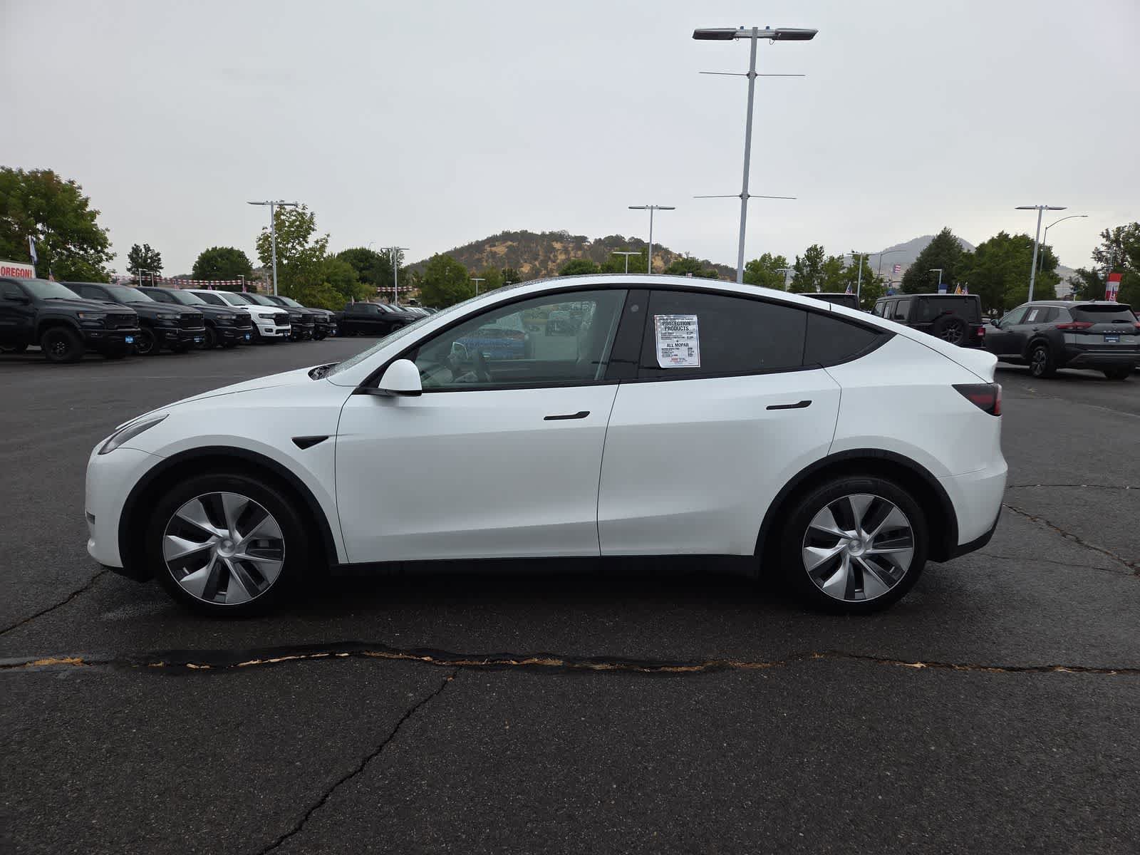 Used 2022 Tesla Model Y Long Range AWD/4WD image 11