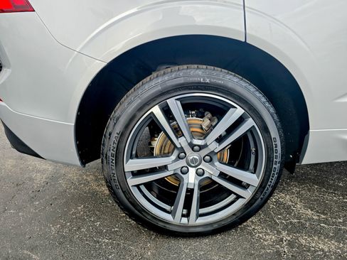 Used 2021 Volvo XC60 T5 Momentum w/ Premium Package image 26