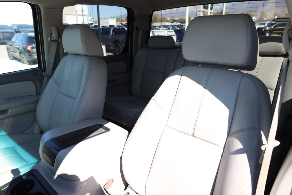 Used 2008 GMC Sierra 2500 SLT w/ Z71 Off-Road Package AWD/4WD image 16