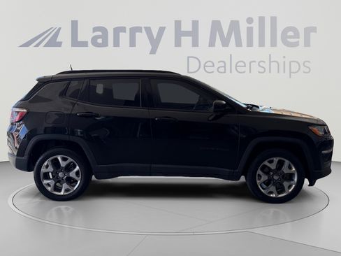 Used 2017 Jeep Compass Limited w/ Safe & Security Group AWD/4WD image 4