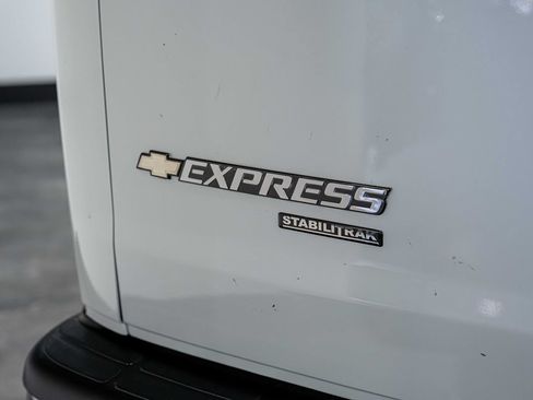 Used 2014 Chevrolet Express 2500 RWD image 11
