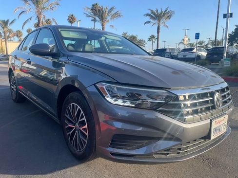 Used 2019 Volkswagen Jetta SE FWD image 3