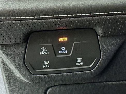 New 2026 Volkswagen Atlas SE image 10