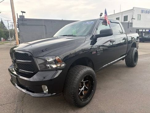 Used 2023 RAM 1500 Express w/ Wheel & Sound Group AWD/4WD image 8