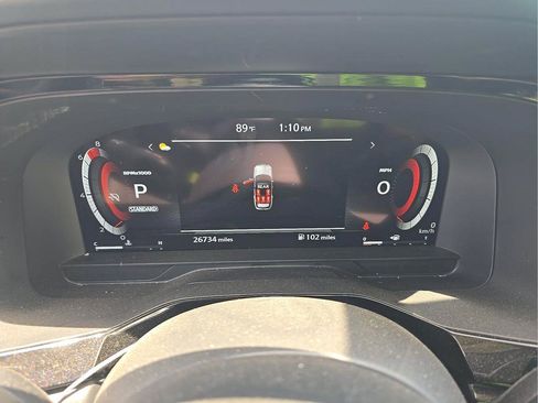 Used 2025 Nissan Pathfinder Platinum FWD image 5