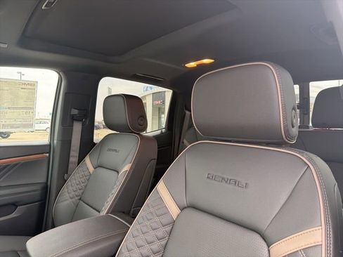 New 2026 GMC Canyon Denali image 21